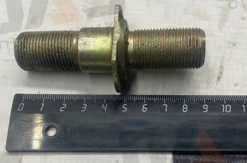 Шпилька крепления переднего колеса (3-3,5 т),  заднего колеса (5-8 т)