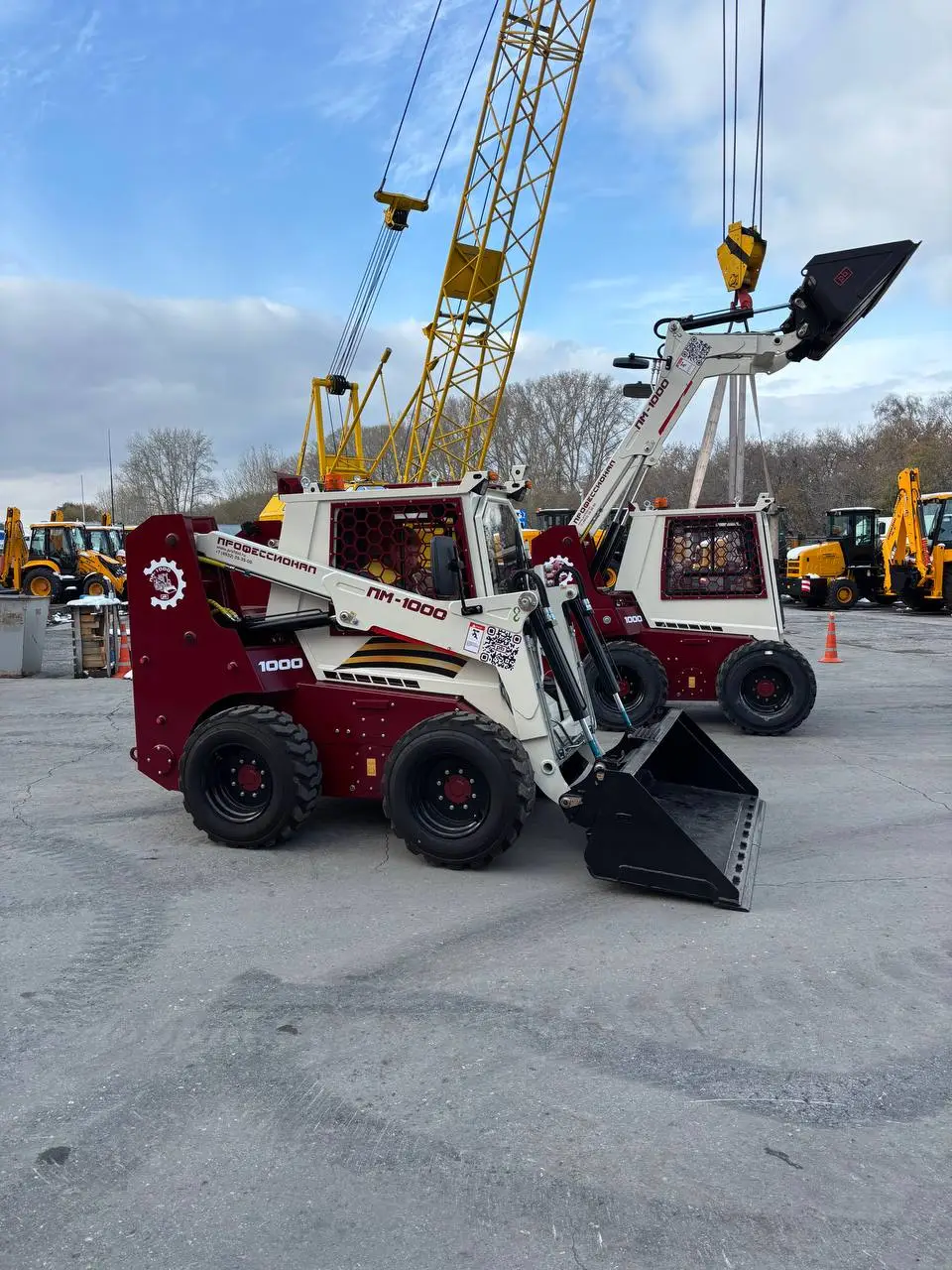 На склад поступили новые универсальные мини-погрузчики российского производства, модель ПМ-1000 