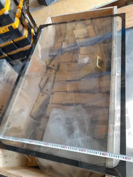 Стекло кабины заднее