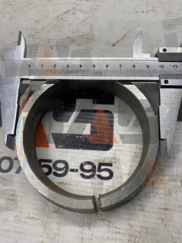 Втулка коническая бортового редуктора CDM855 /LG855