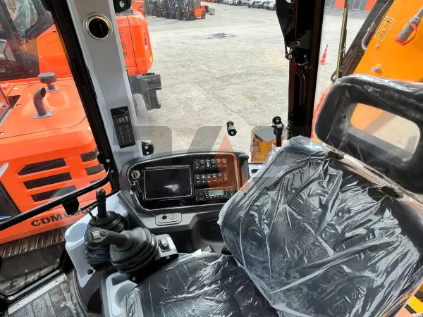 Экскаватор-погрузчик LONKING 84C