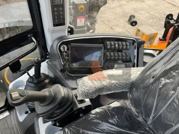 Экскаватор-погрузчик LONKING 84C купить в Новосибирске