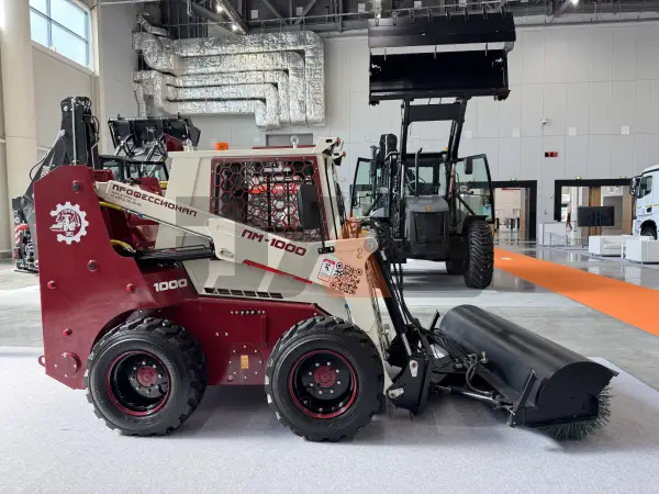 Универсальный мини-погрузчик ПМ-1000