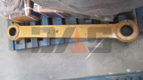 Рычаг ковша CDM833 (L=1000, по центрам 860, втулка D=70)