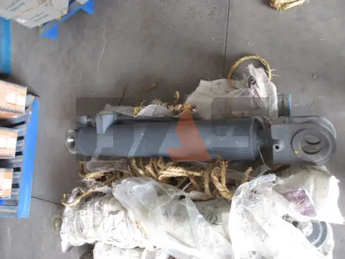 Гидроцилиндр подъема стрелы (правый)  LW-500K