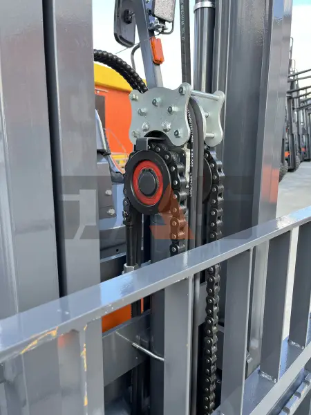 Дизельный вилочный погрузчик Lonking LG30DT